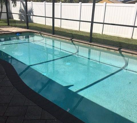 3rd image of 825 SW 48th Ter