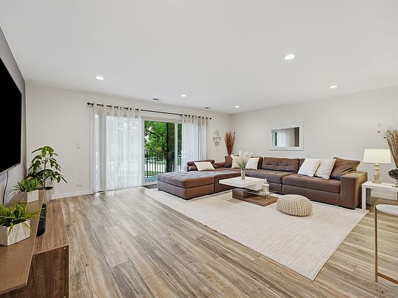 3rd image of 1255 W Prospect Ave APT 101