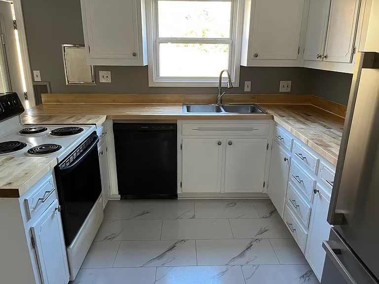 311 Redstone Dr — Photo 5