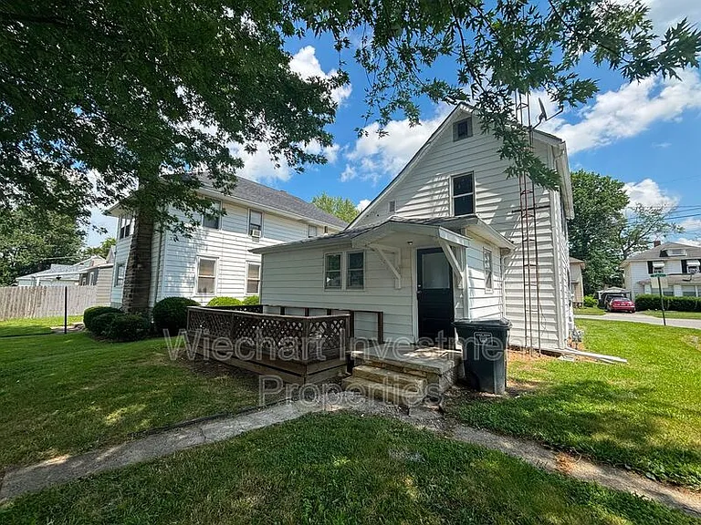 654 S Dana Ave — Photo 2