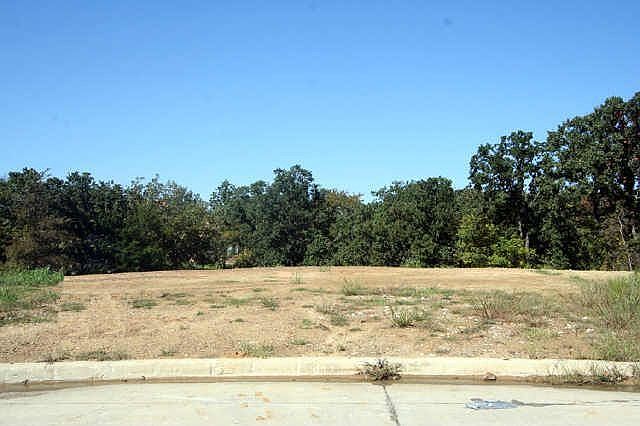 1st image of 601 Meandering Woods Dr