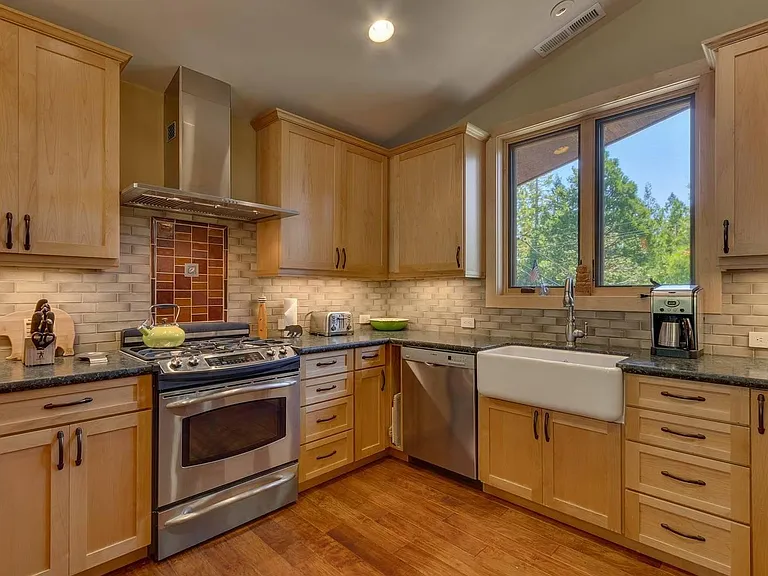 365 Fairway Dr — Photo 8