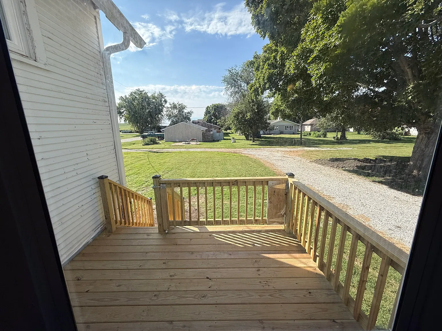 3 bed, 1100 sqft, $1,250 — Photo 2
