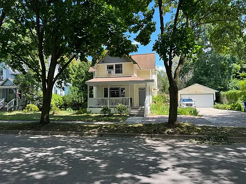 121 S Spruce St Photo 1