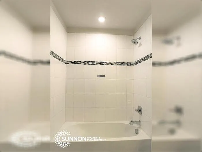 462 W Tremont Ave — Photo 25