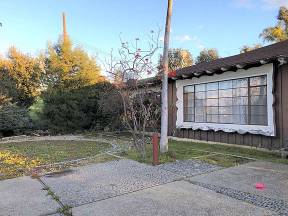 2nd image of 1148 E Maplegrove St
