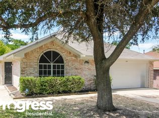 300 Oak Meadow Ln, Cedar Hill, TX 75104