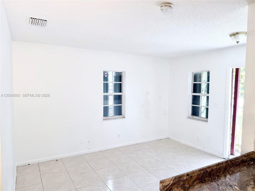 1561 NW 7th Ter, photo 7