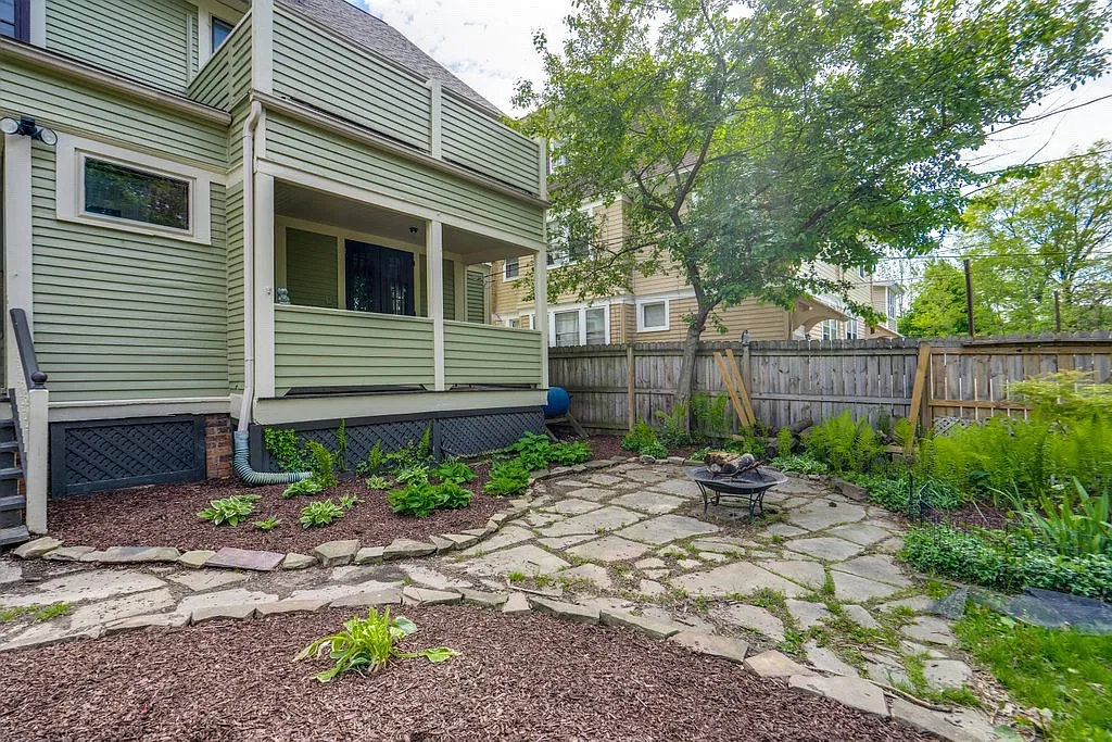 3255 Hyde Park Ave — Photo 3