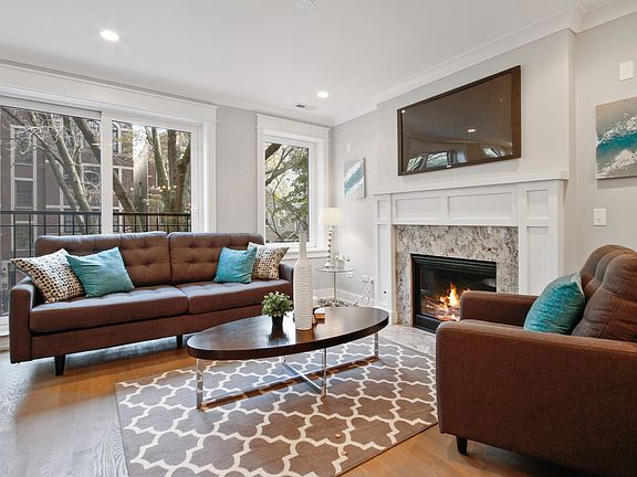2nd image of 1522 N Hudson Ave #Penthouse