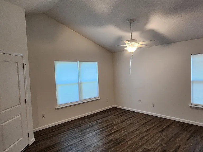 1303 Hickory St — Photo 6