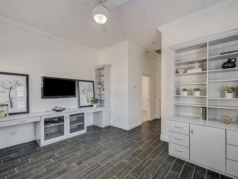 933 Everest Peak Ave — Photo 38