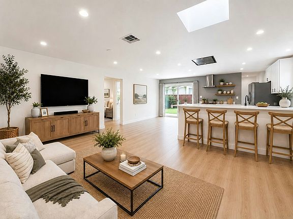 4th image of 12542 Emelita St