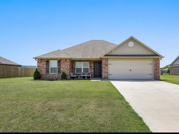 1321 General Marmaduke Dr, Prairie Grove, AR 72753