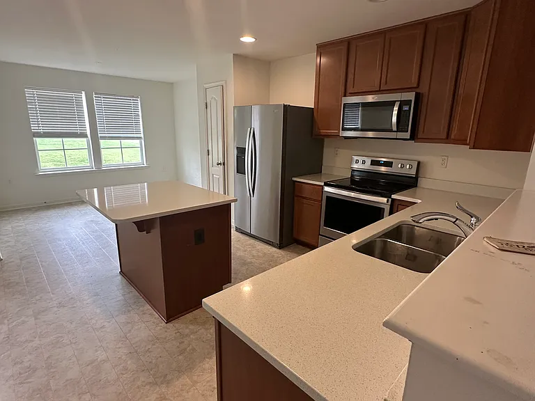 115 Cecily Way — Photo 5