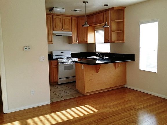 2nd image of 1531 E Elizabeth St
