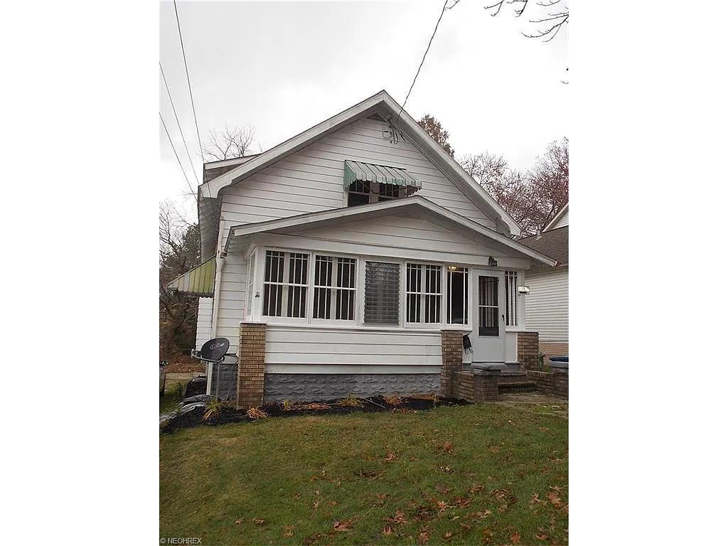 335 E Lake Ave photo 1