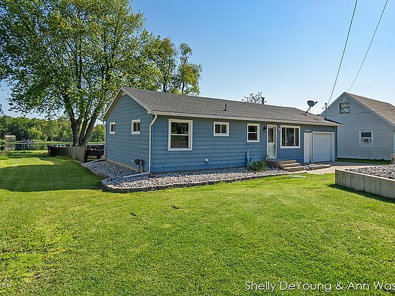 3rd image of 2560 Lucille Dr