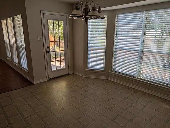 3rd image of 1404 Dayton Ct
