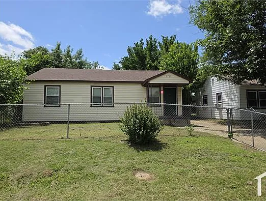 3120 E Woodrow St — Photo 1