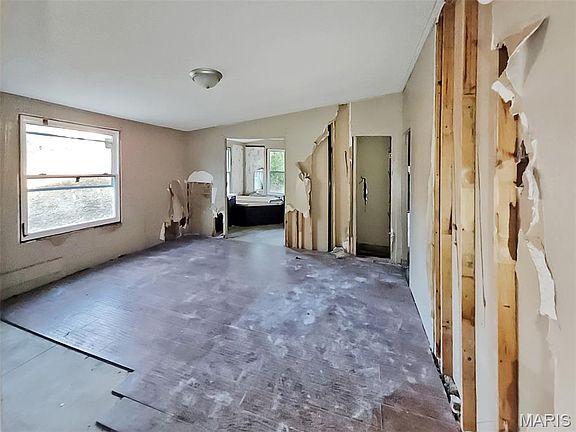 4th image of 5590 Stonecrest Dr