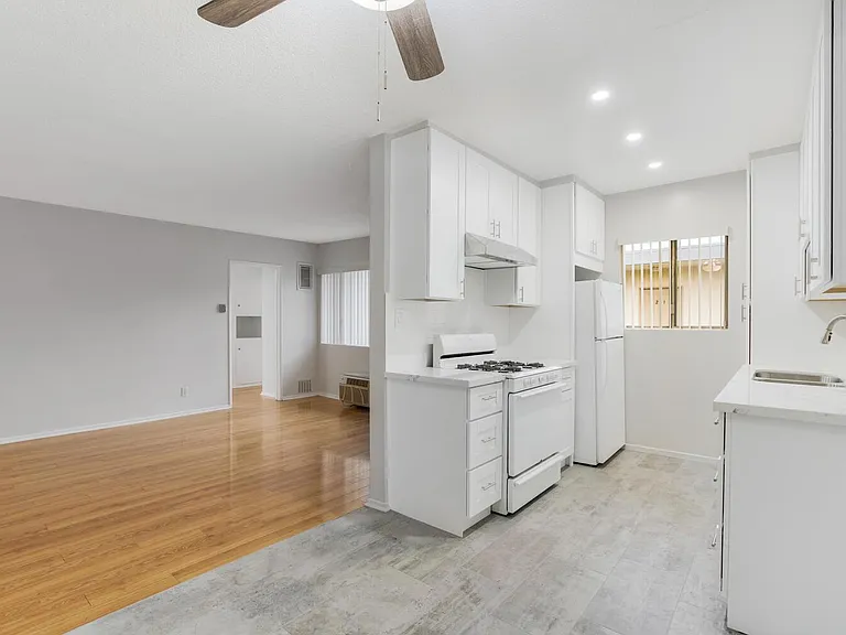 1042 Western Ave #208 — Photo 4