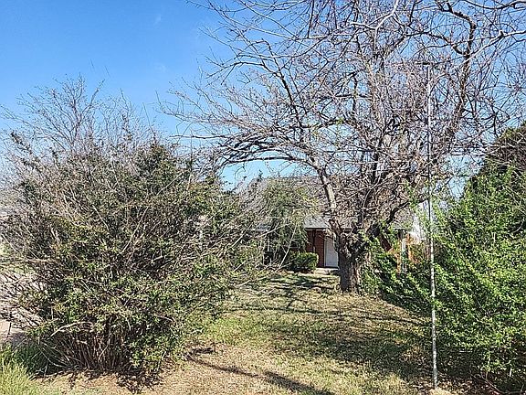 2nd image of 715 Harmon Cir