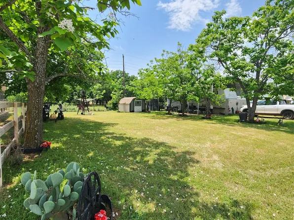 357 Discovery Bay Rd, Comanche, TX 76442