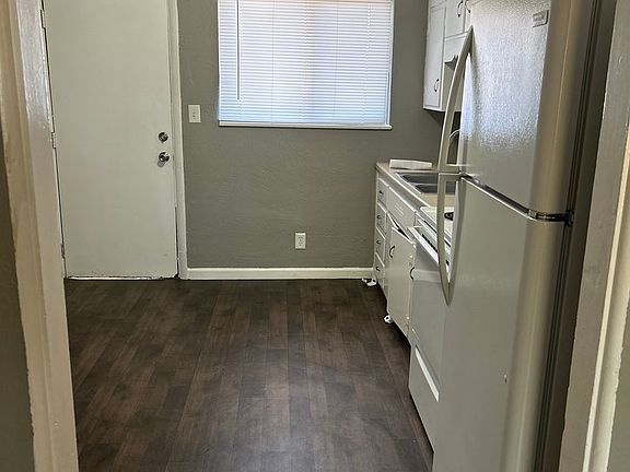 2nd image of 1007 Forest Ct APT 8
