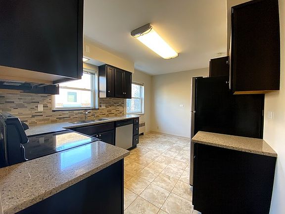 2nd image of 322 S Austin Blvd #2N