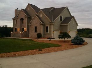 7860 Noah Ln, West Bend, WI 53090