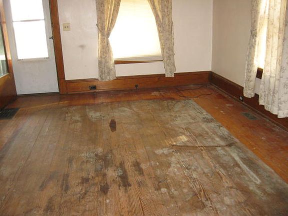 3rd image of 607 N Water St