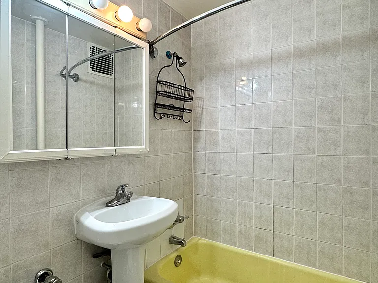 444 W 49th St #4A — Photo 3