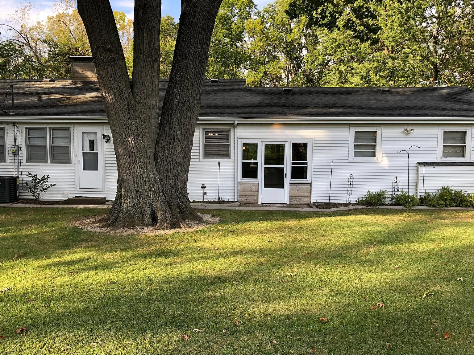 3 bed, 1300 sqft, $1,675 — Photo 3