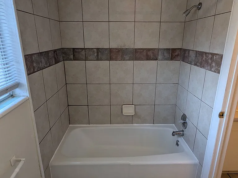 727 E 800 N #4 — Photo 22