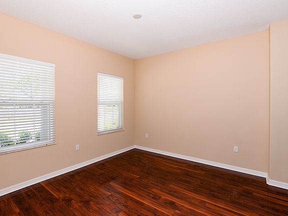 2nd image of 1002 SW Calmar Ave