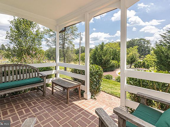 5th image of 439 Brownsburg Rd W