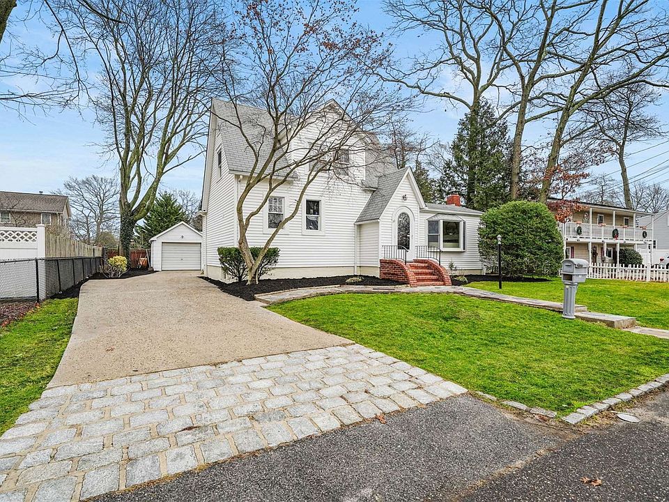 428 Oak Neck Road, West Islip, NY 11795 Zillow