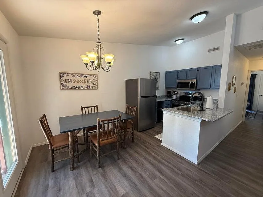 2 bed, 2.0 bath, 726 sqft, $1,500 — Photo 3