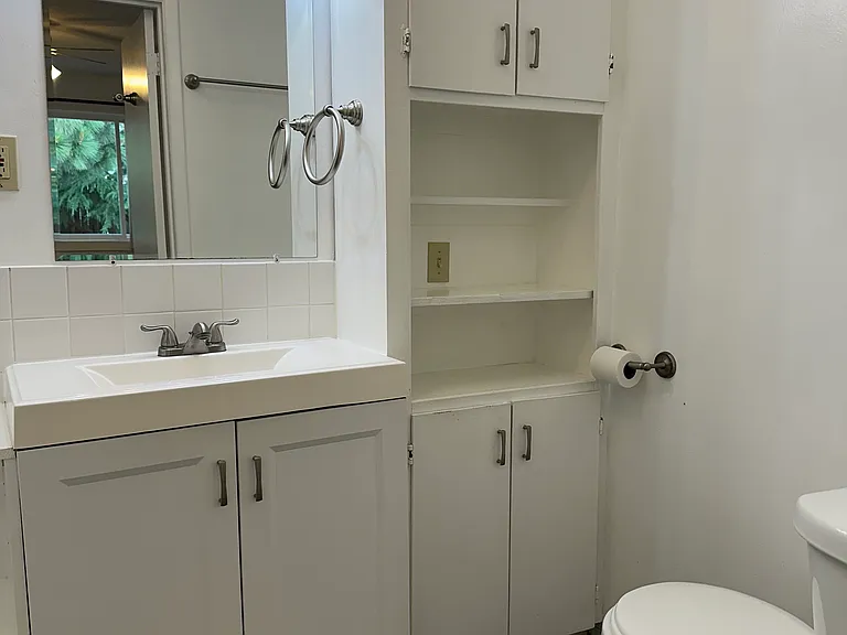 435 N Oak St #2 — Photo 6