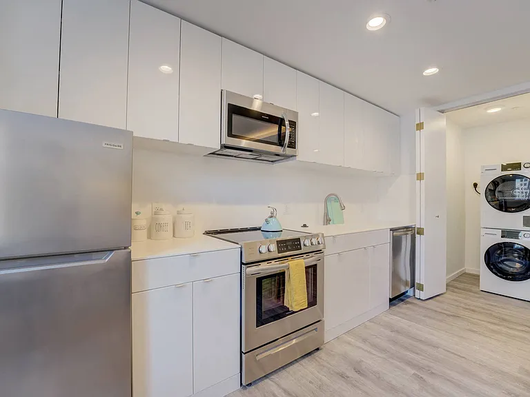 Lofts at 629 Euclid — Photo 5