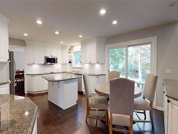 4th image of 32445 Wintergreen Dr