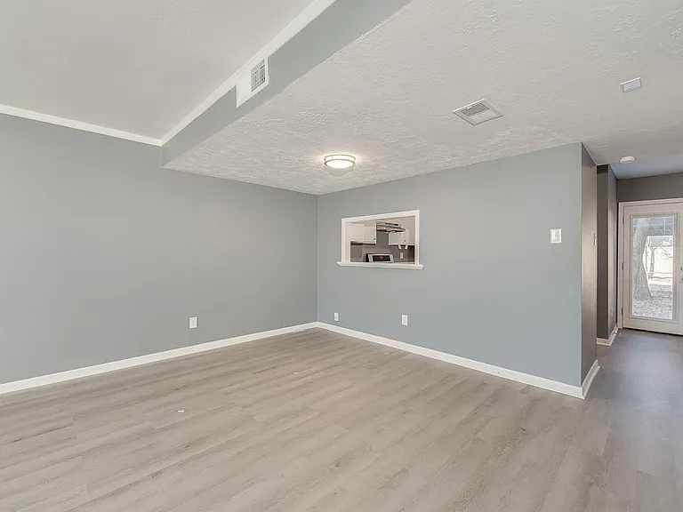 912 Navidad St — Photo 2