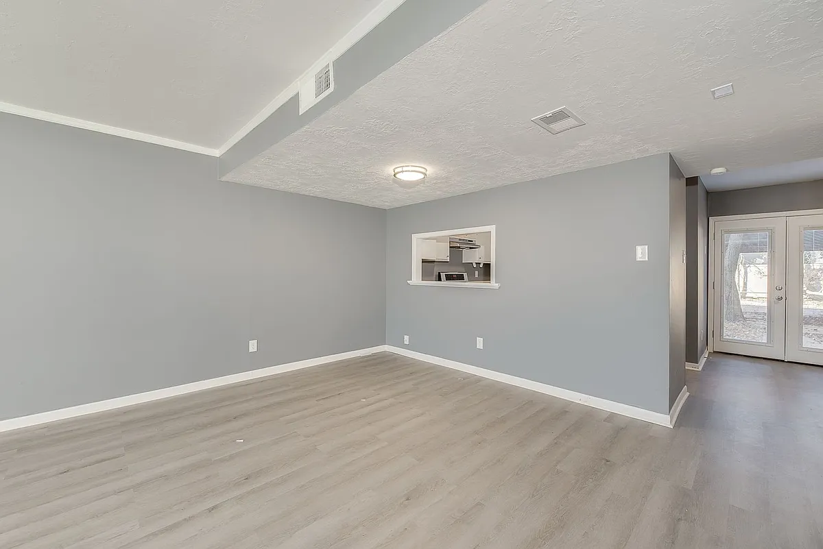 Building Photo - 912 Navidad St