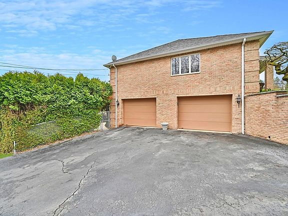 4th image of 915 Hillcrest Ln