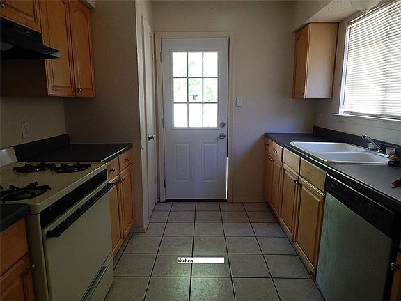 2nd image of 410 Linden St #B