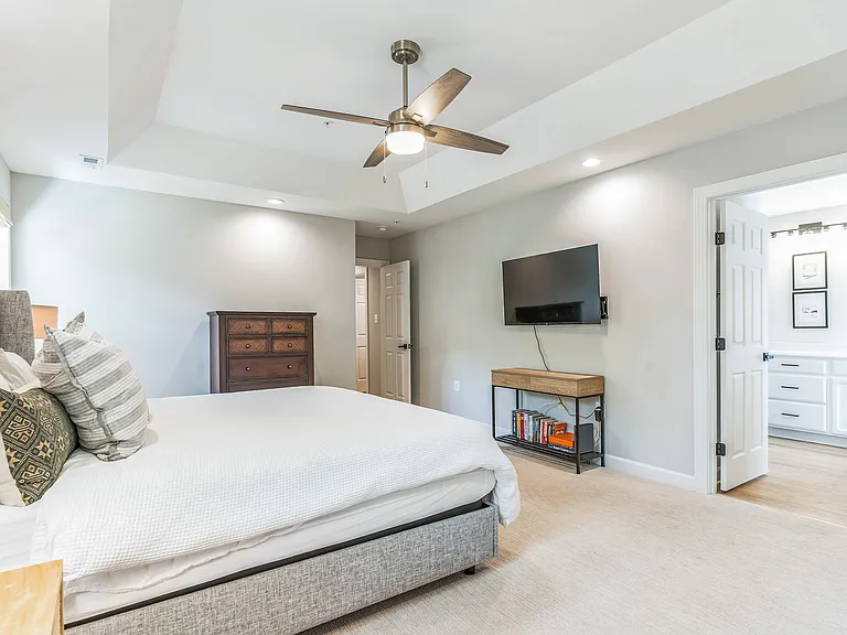 14720 Locust Ct — Photo 28