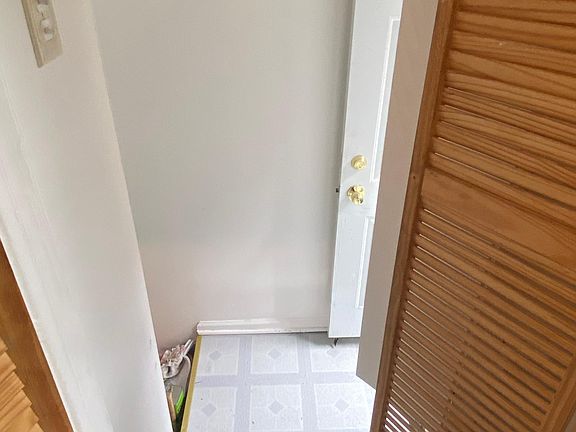 3rd image of 20454 Orleans St