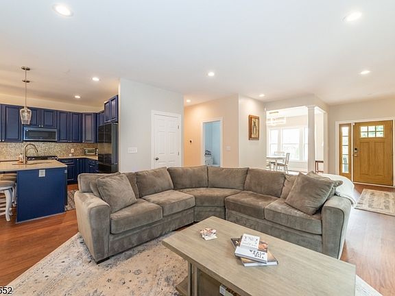 5th image of 18 Post Oak Ct