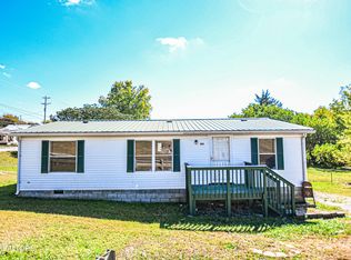 614 E Hemlock St, La Follette, TN 37766